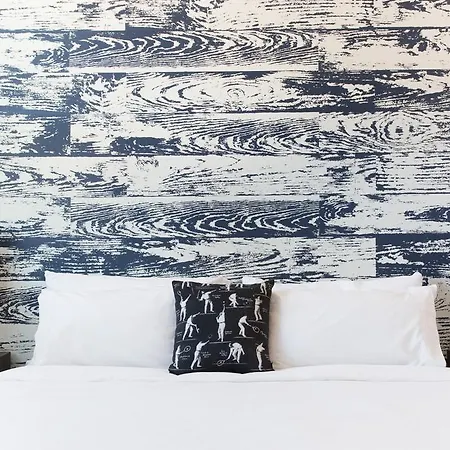 Guild West 6Th Aparthotel
